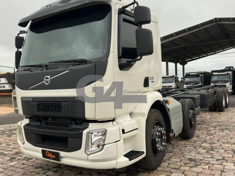 VOLVO VM 330 8X2 2017/2018