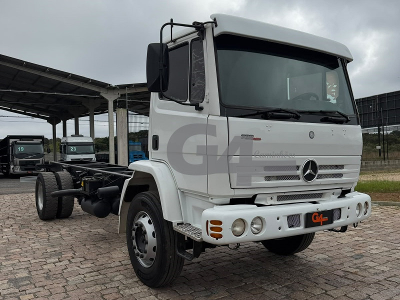 M BENZ 1215 2002