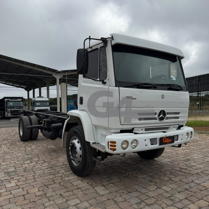 M BENZ 1215 2002